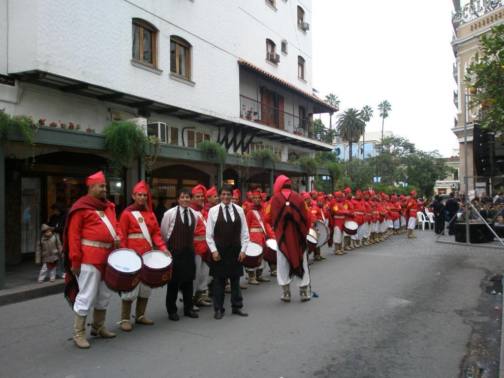 Hotel Regidor サルタ エクステリア 写真